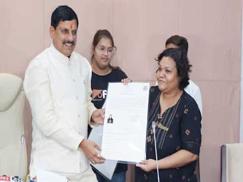 मध्य प्रदेश में तीन लोगों को मिला भारतीय नागरिकता का प्रमाण पत्र मध्य प्रदेश में तीन लोगों को मिला भारतीय नागरिकता का प्रमाण पत्र